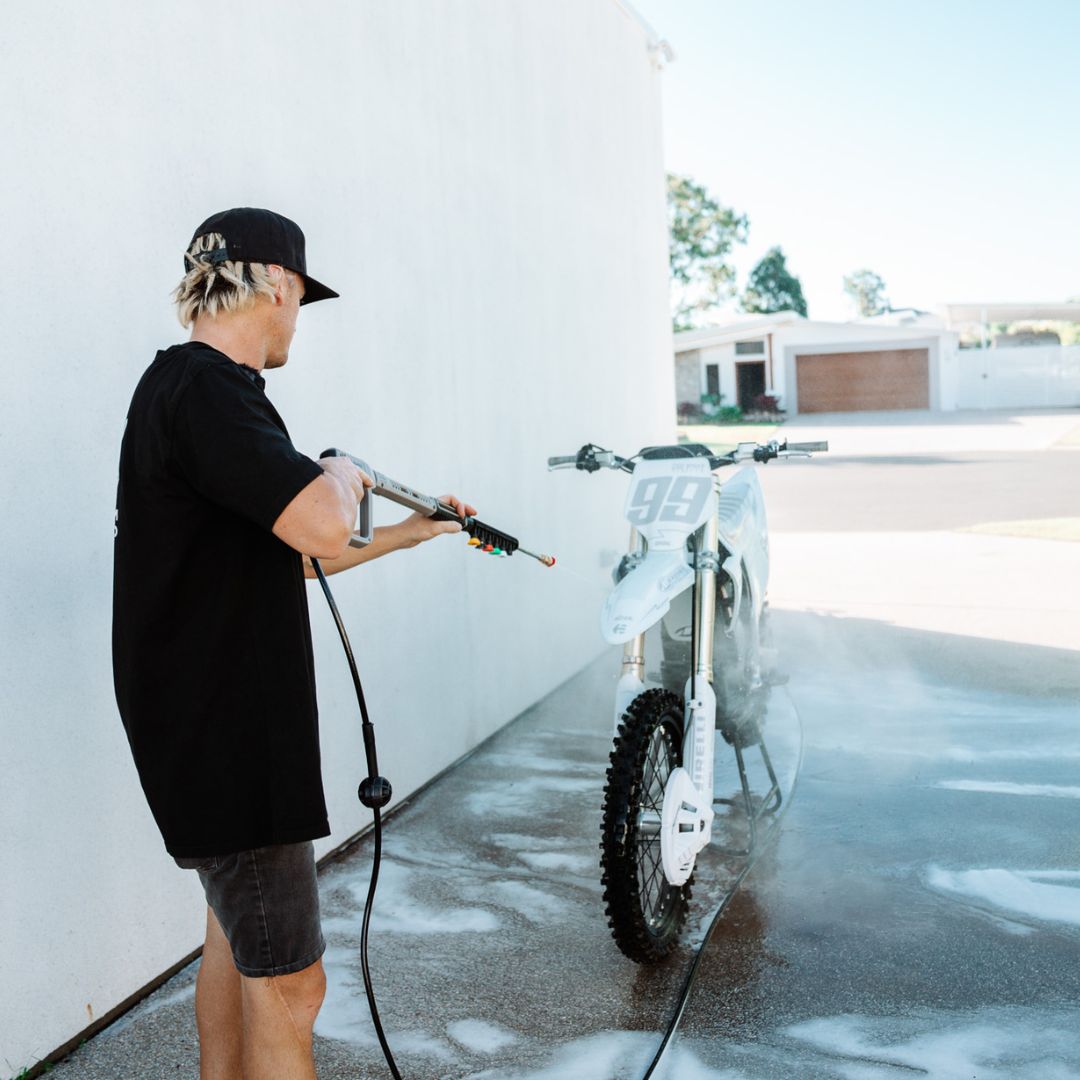 R18 Wall-Mounted Pressure Washer